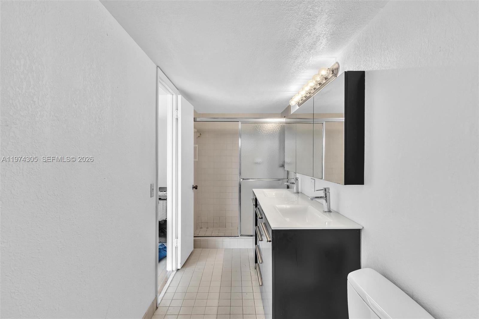 TOWNHOUSES OF VENETIAN PA - Residential Lease