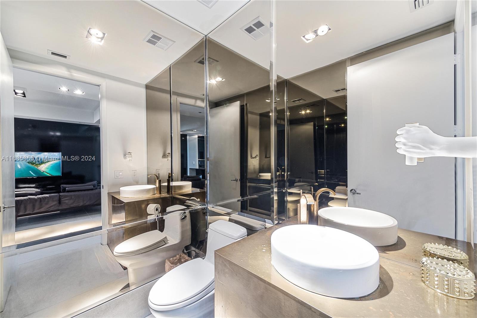 2711 HOLLYWOOD BEACH COND - Residential