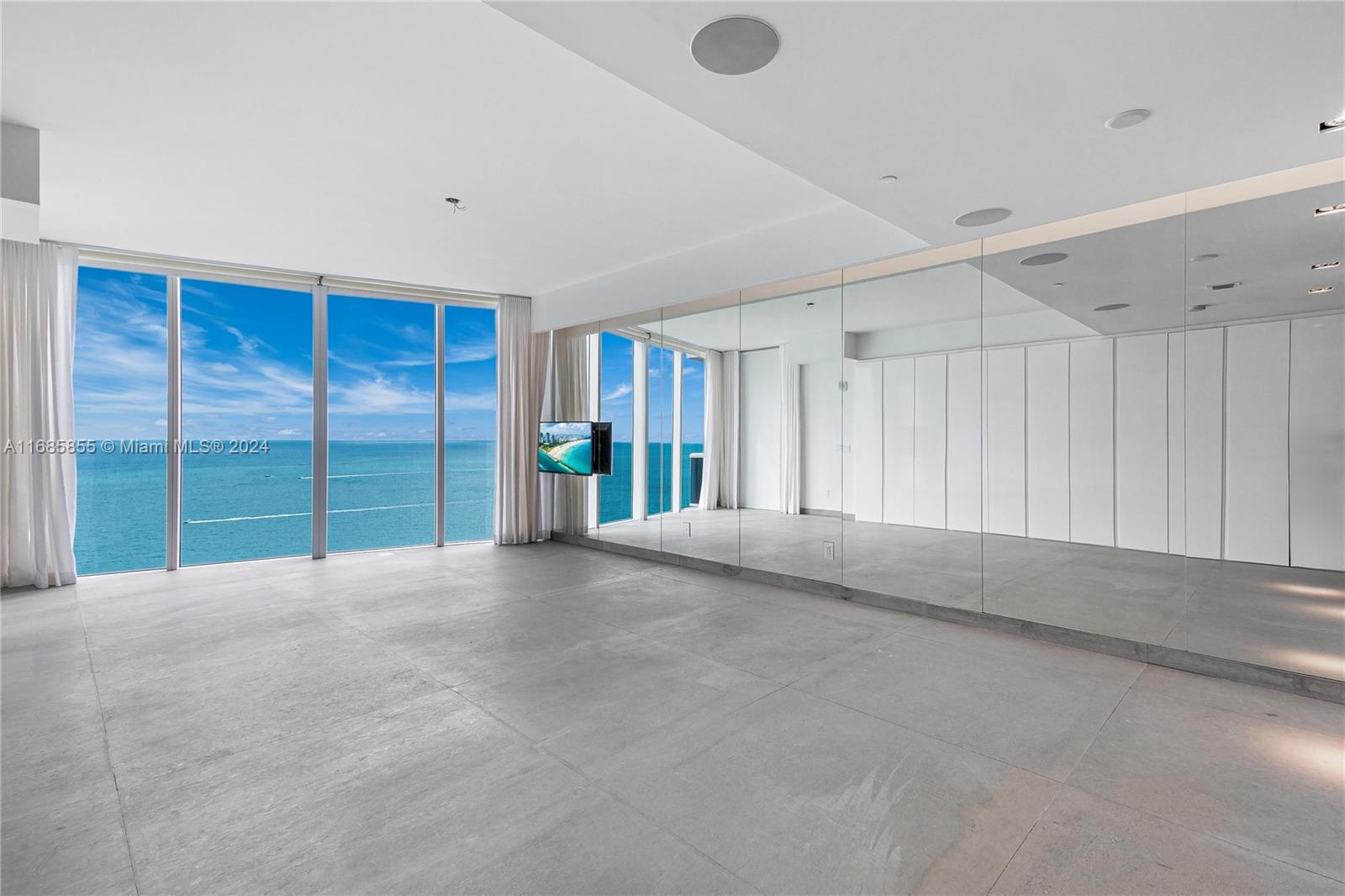 2711 HOLLYWOOD BEACH COND - Residential
