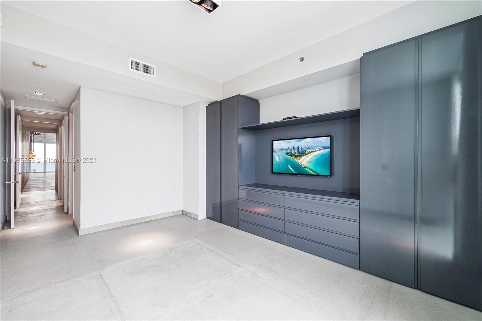 2711 HOLLYWOOD BEACH COND - Residential