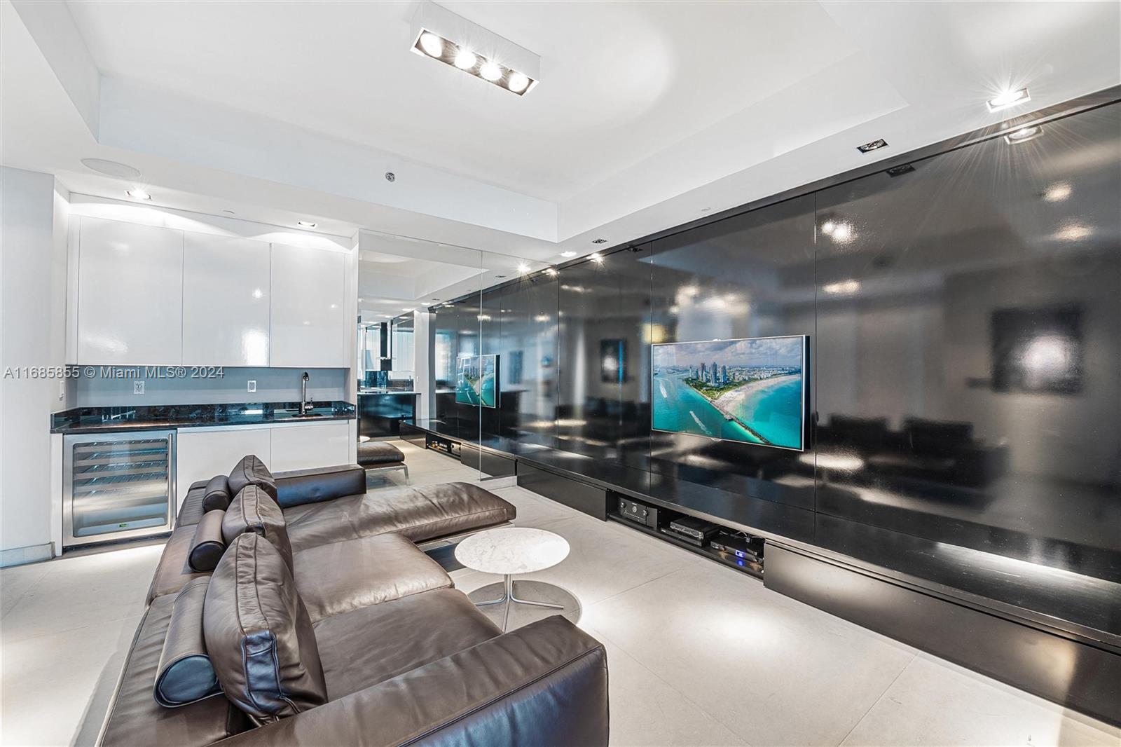 2711 HOLLYWOOD BEACH COND - Residential