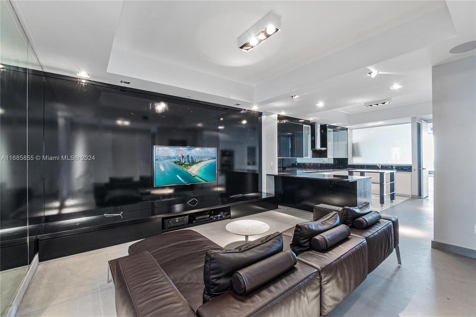 2711 HOLLYWOOD BEACH COND - Residential