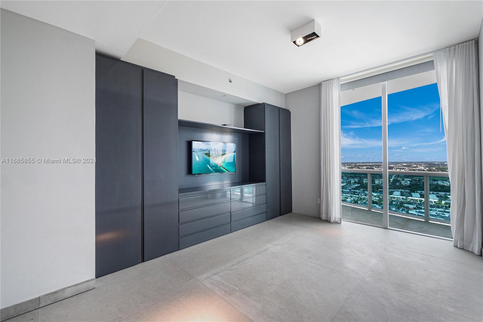 2711 HOLLYWOOD BEACH COND - Residential