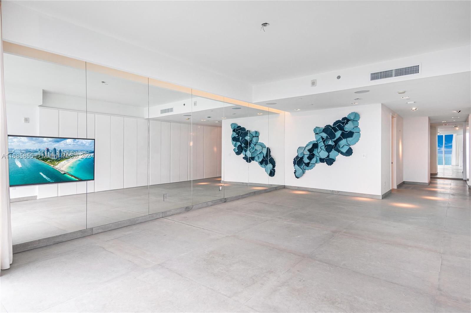 2711 HOLLYWOOD BEACH COND - Residential