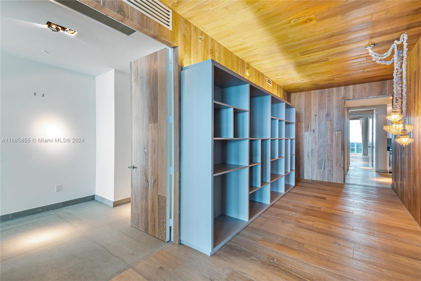 2711 HOLLYWOOD BEACH COND - Residential