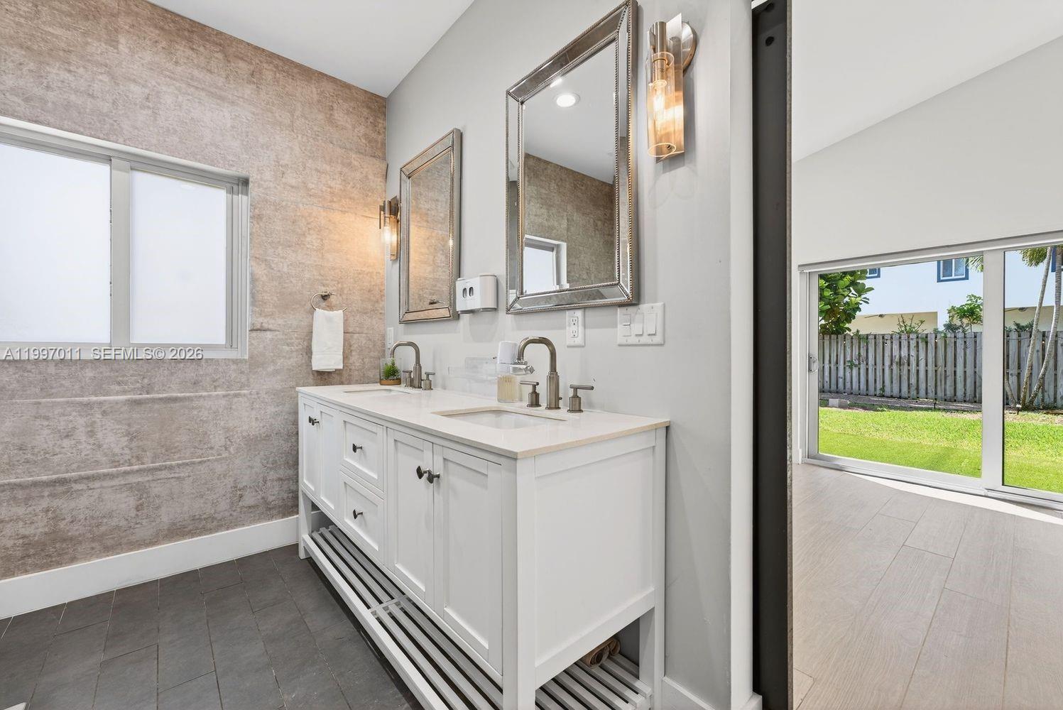 LAUDERDALE PARK 6-33 1/2 - Residential