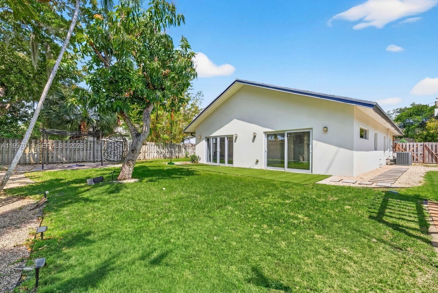 LAUDERDALE PARK 6-33 1/2 - Residential