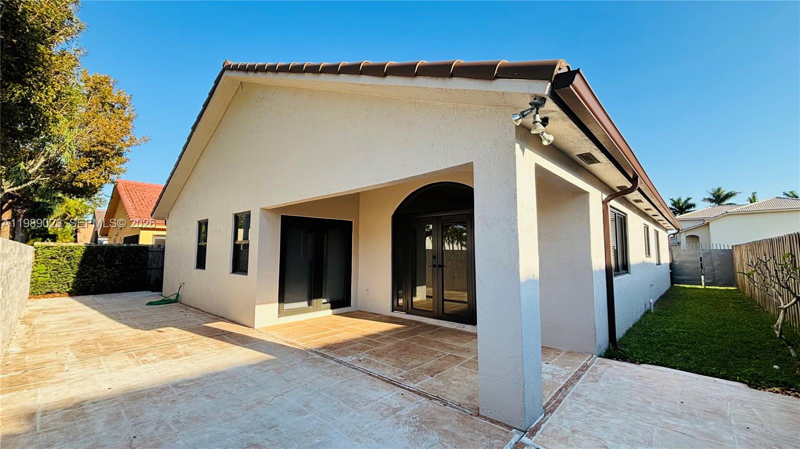 FOREST LAKES ESTATES SEC - Residential Lease