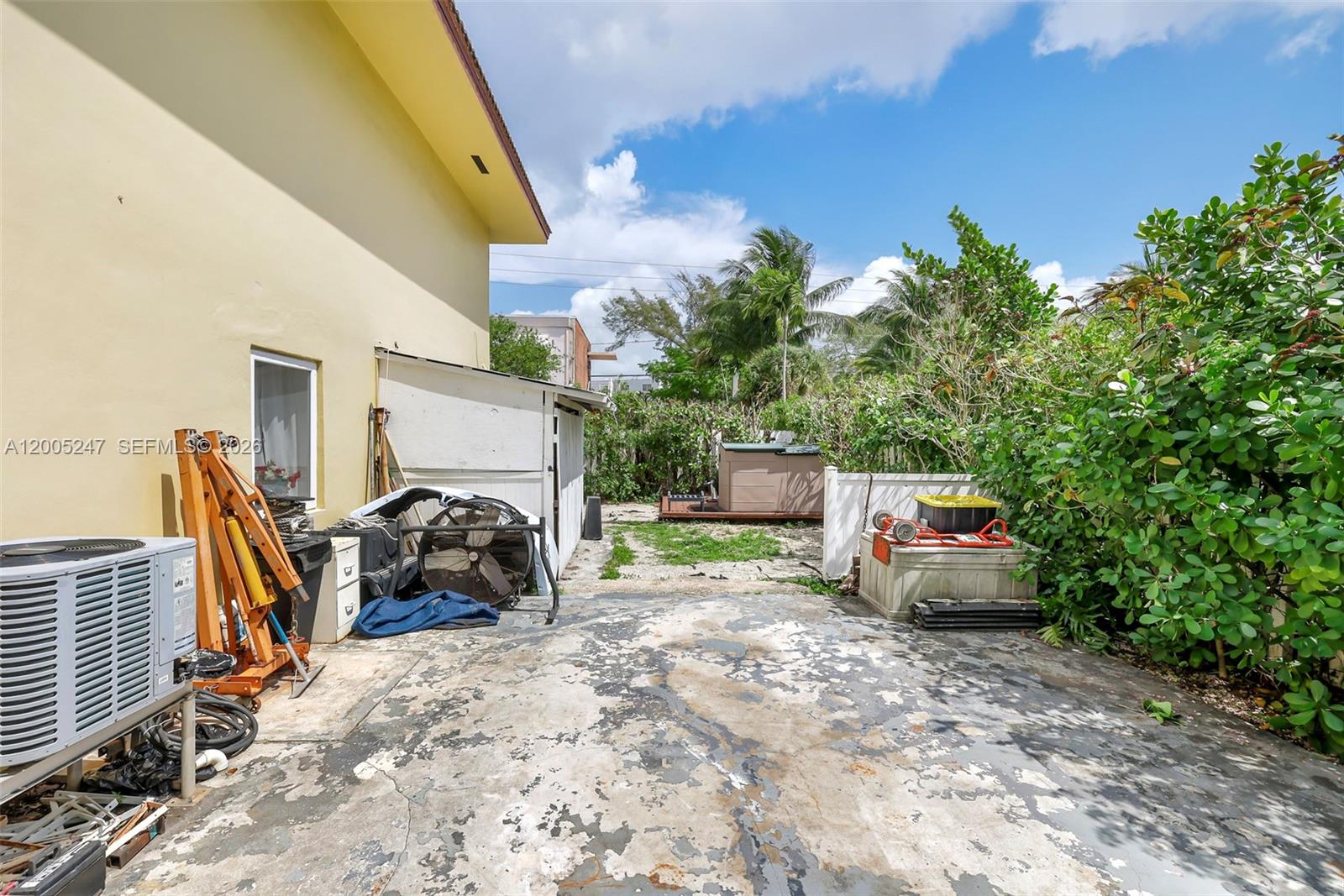 BISCAYNE PARK ESTATES - Residential Income