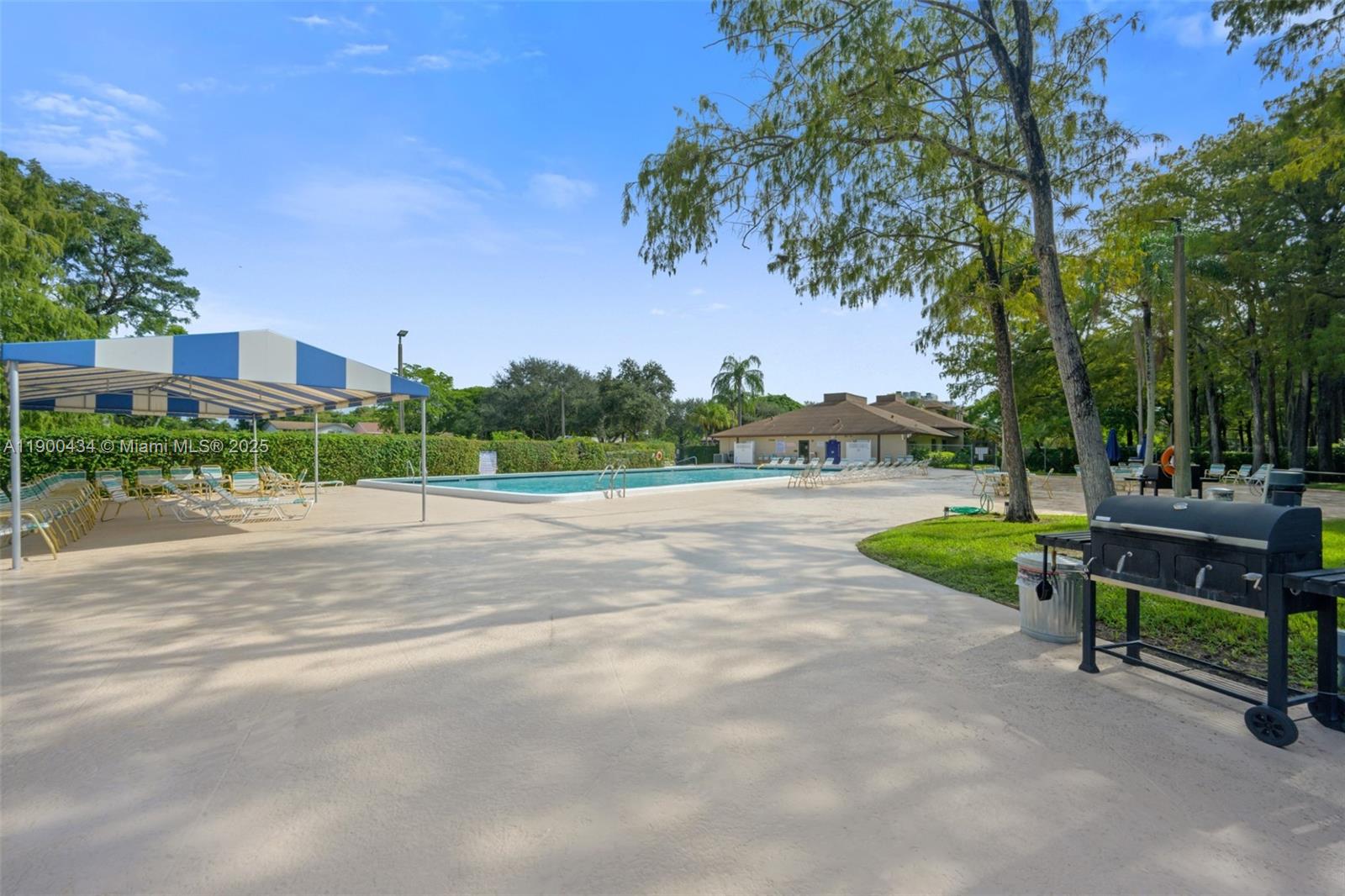 CASCADES OF LAUDERHILL - Residential Lease