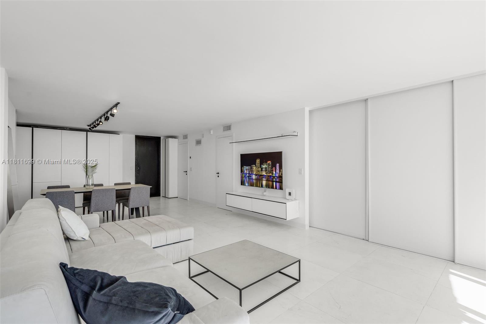 PALM BAY CONDOMINIUM - Residential