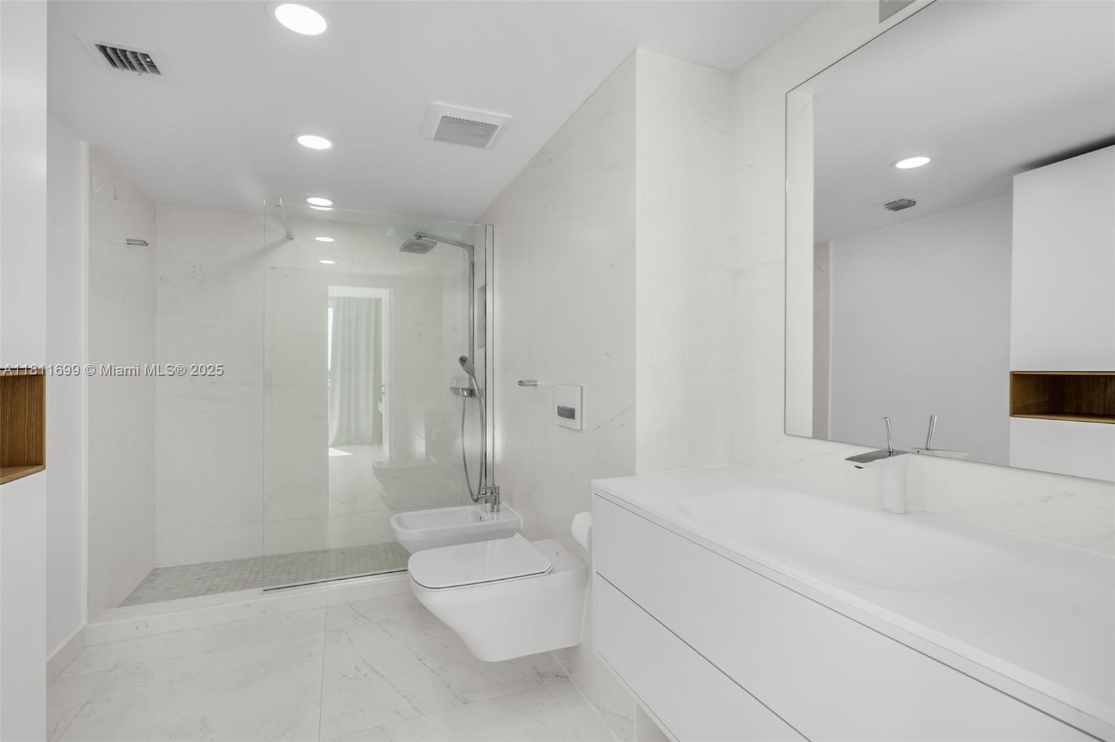 PALM BAY CONDOMINIUM - Residential