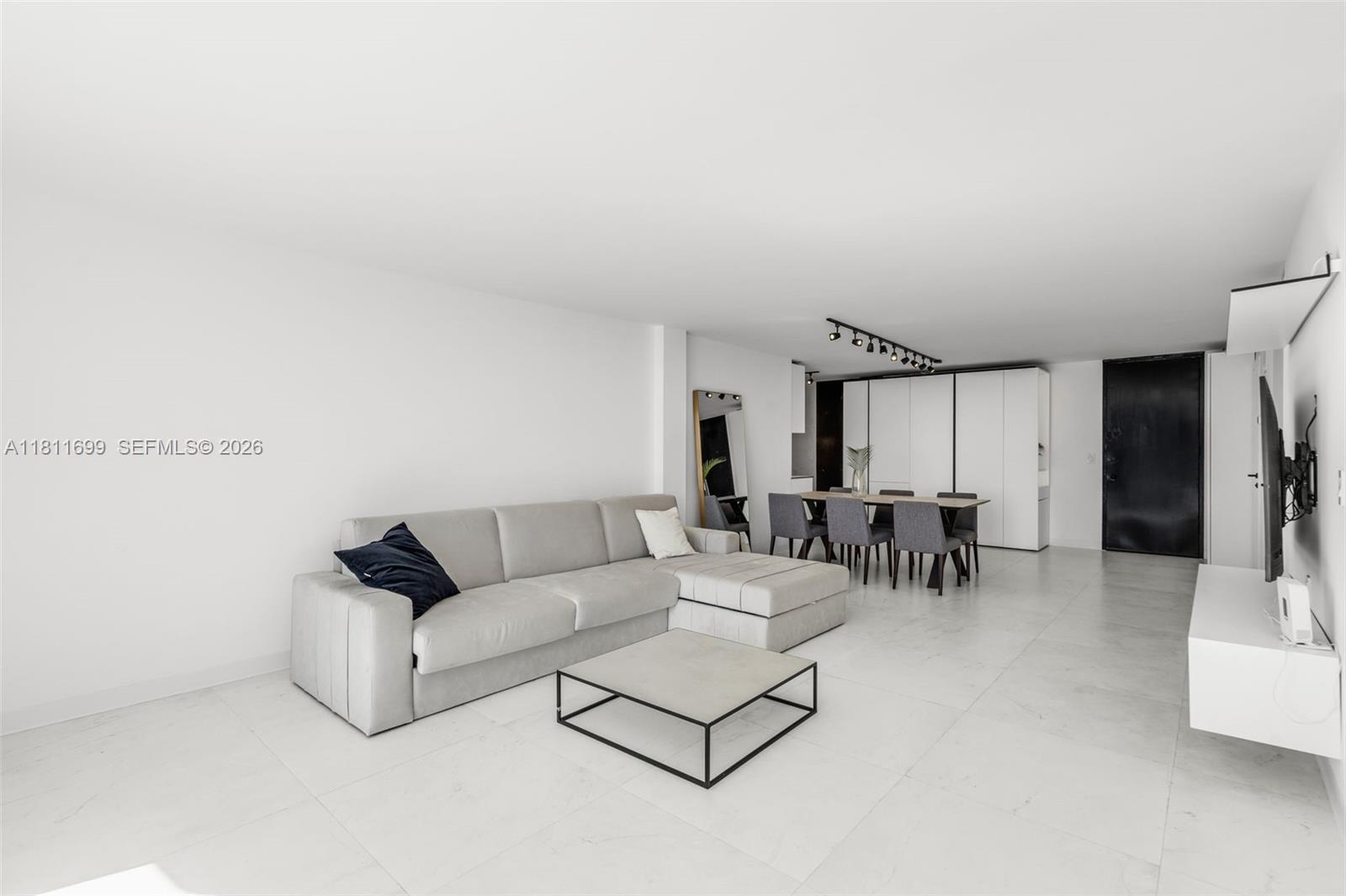 PALM BAY CONDOMINIUM - Residential