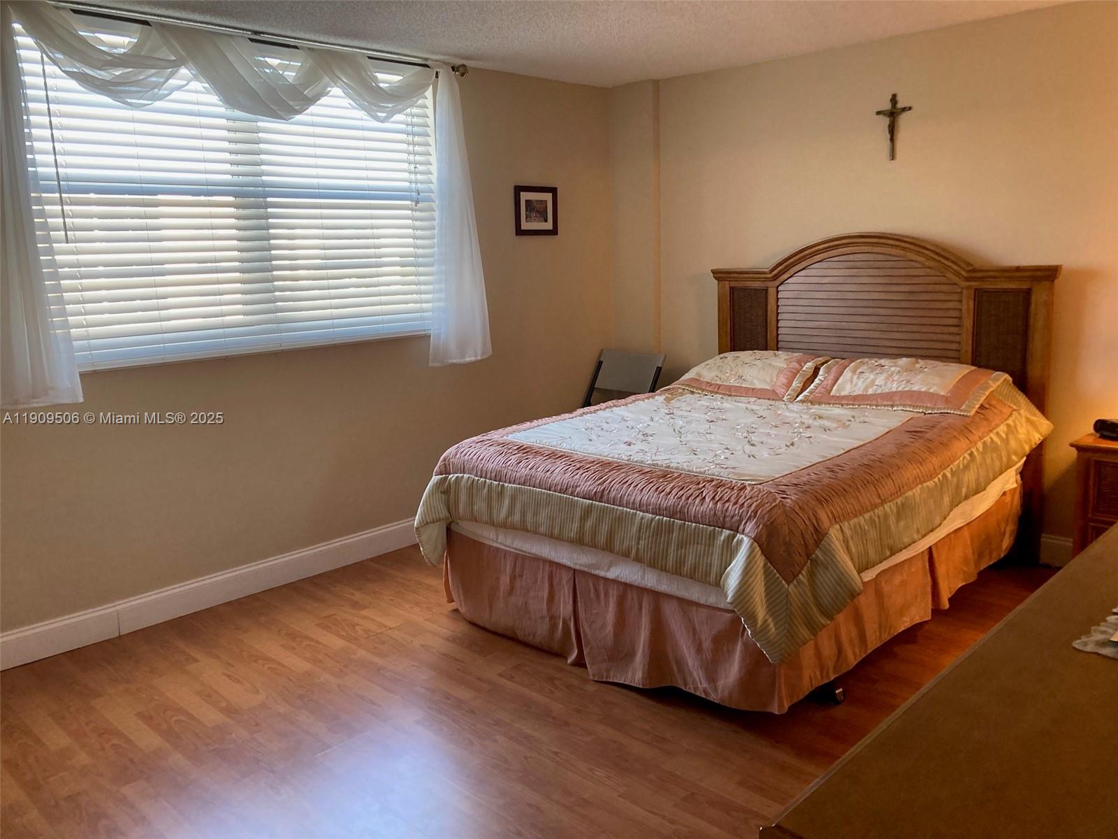 MEADOWBROOK LAKES VIEW CO - Residential