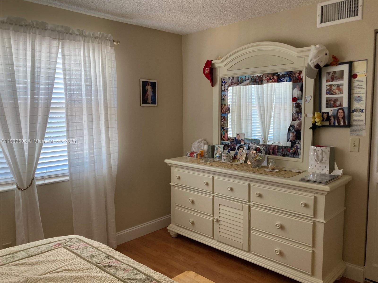 MEADOWBROOK LAKES VIEW CO - Residential