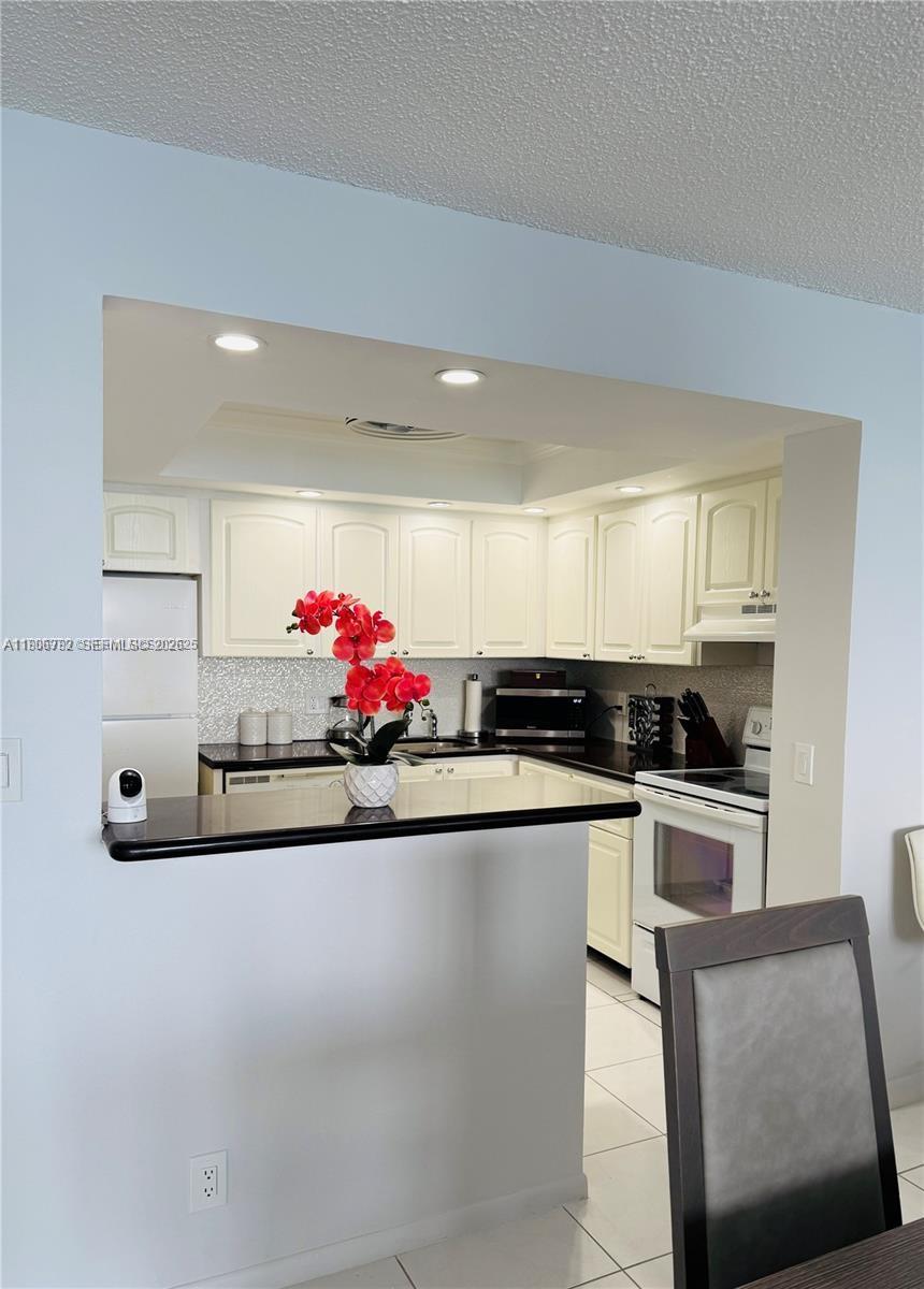 QUADOMAIN TOWER I AND IV - Residential