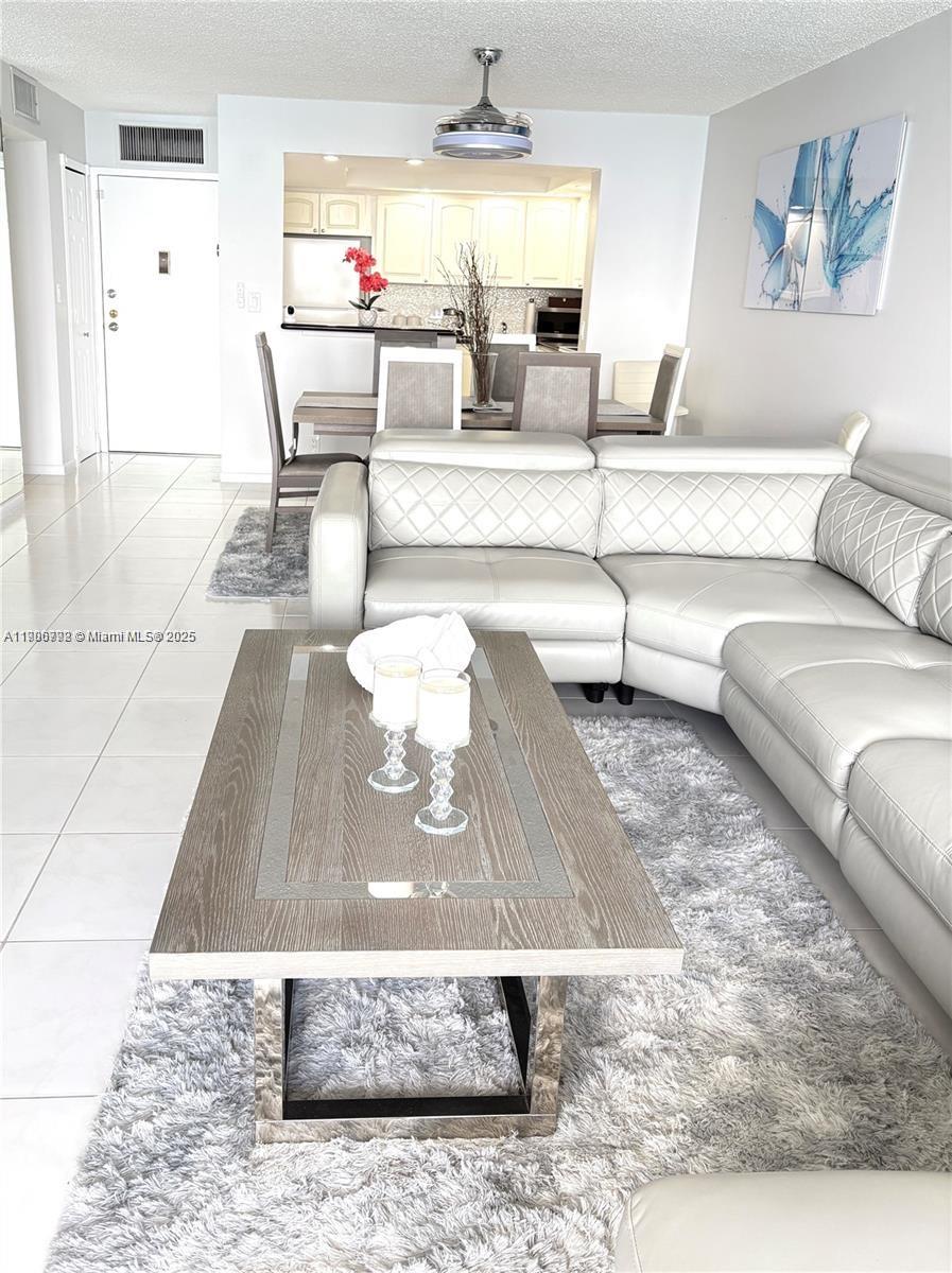 QUADOMAIN TOWER I AND IV - Residential