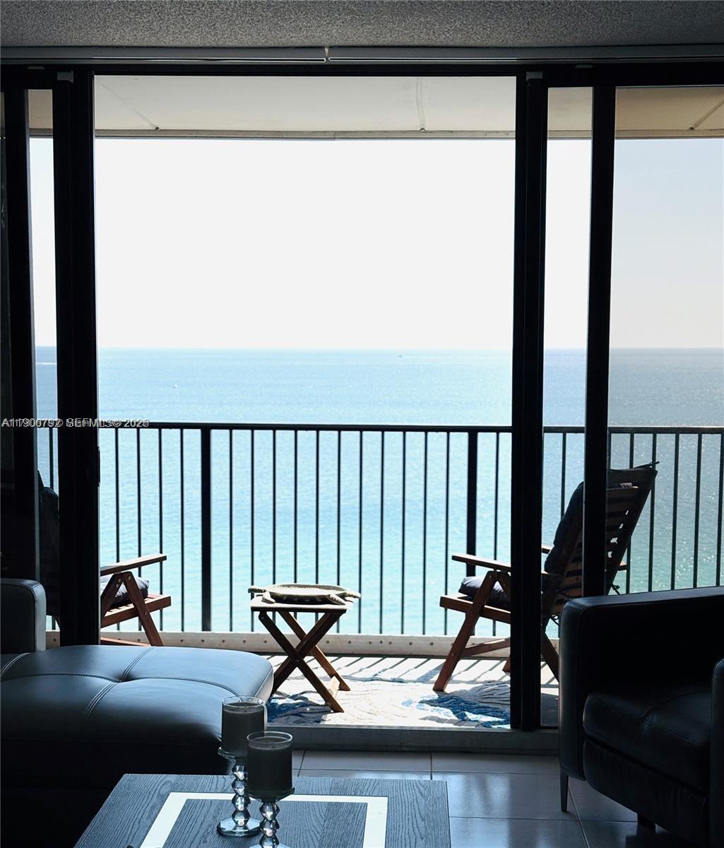 QUADOMAIN TOWER I AND IV - Residential