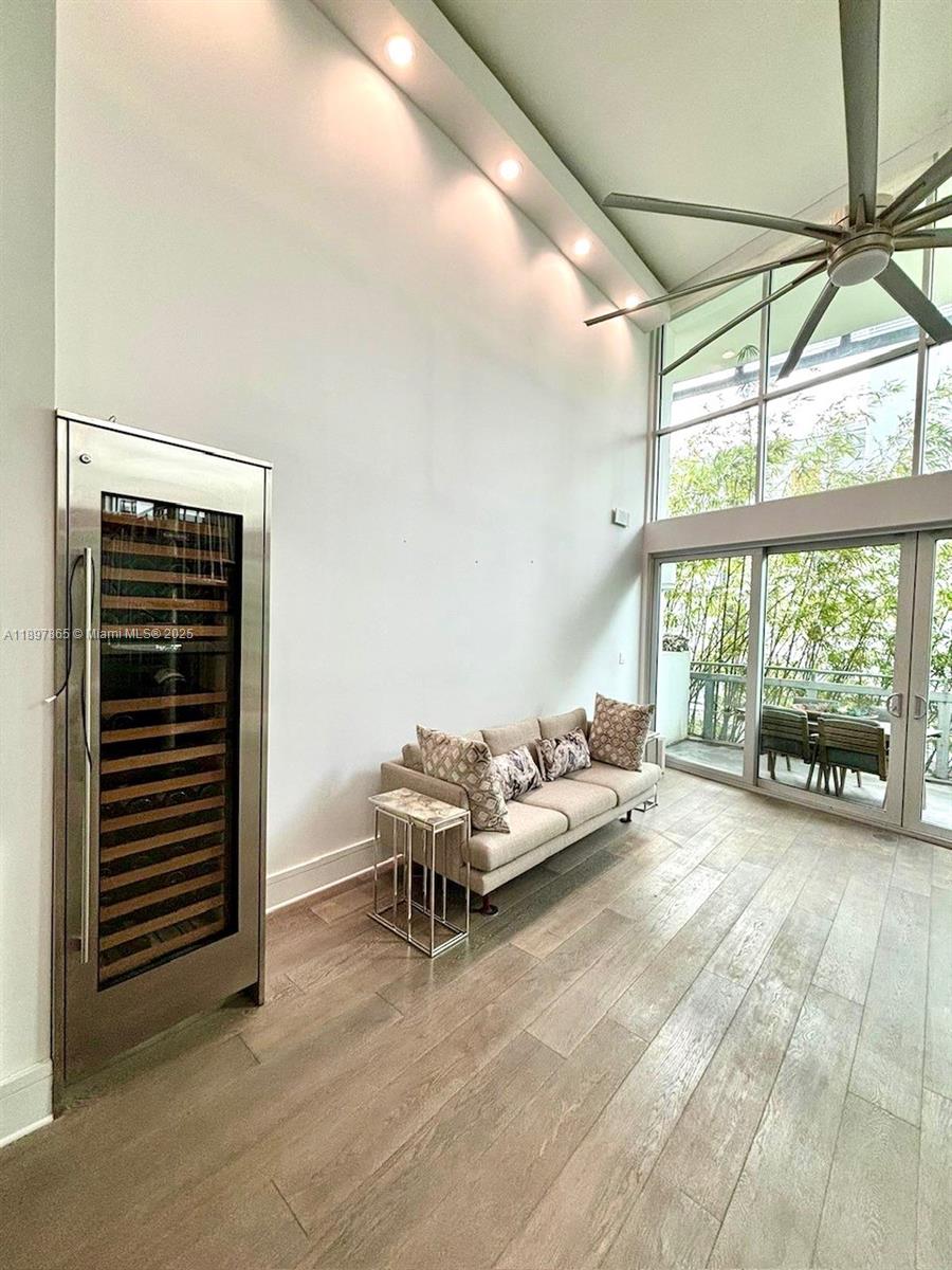 ILONA CONDO - Residential
