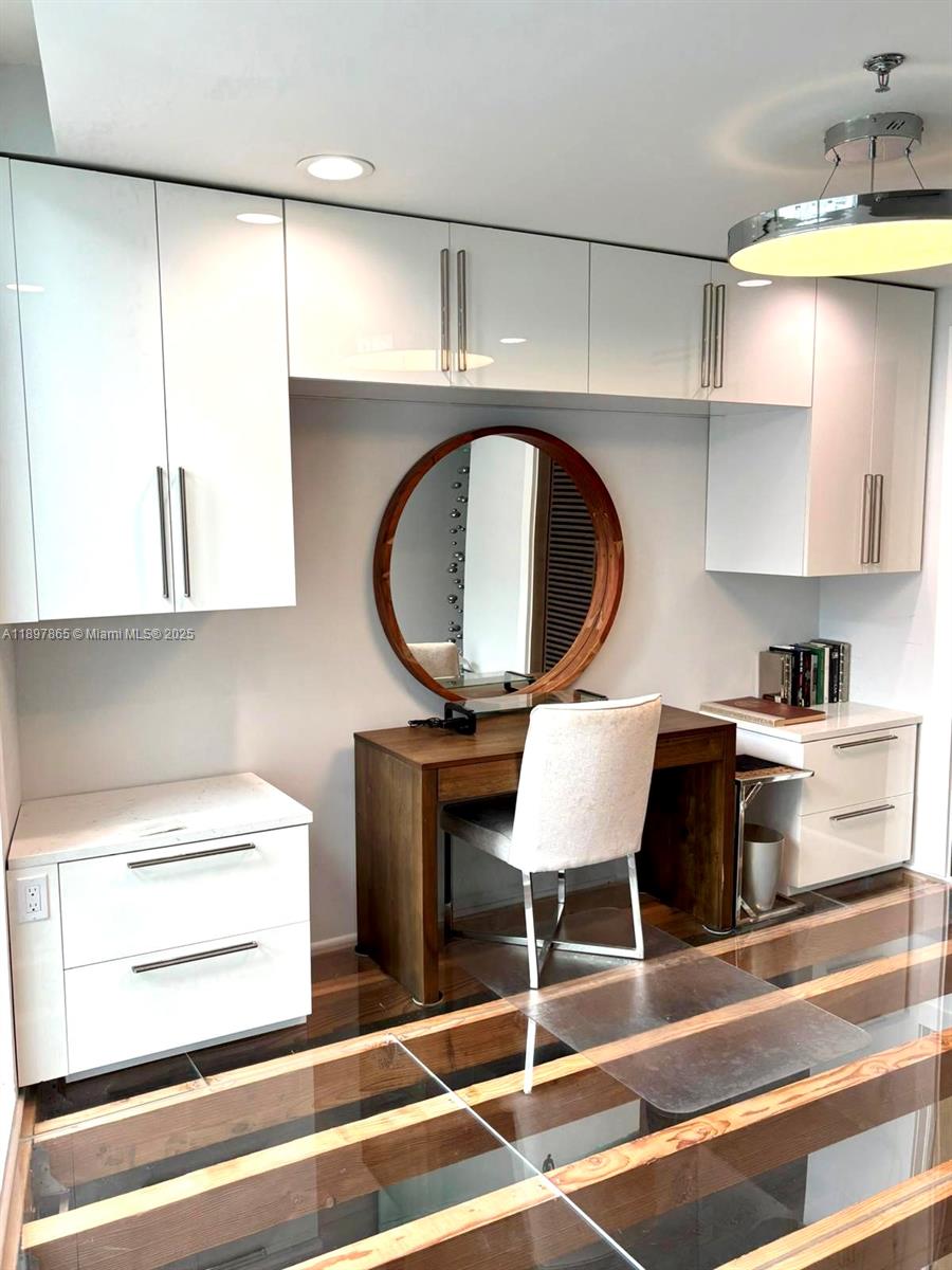 ILONA CONDO - Residential