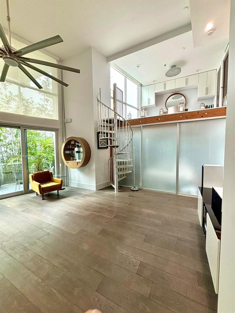 ILONA CONDO - Residential