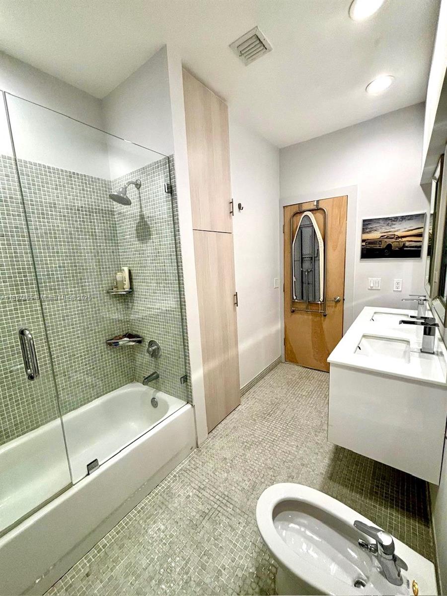 ILONA CONDO - Residential