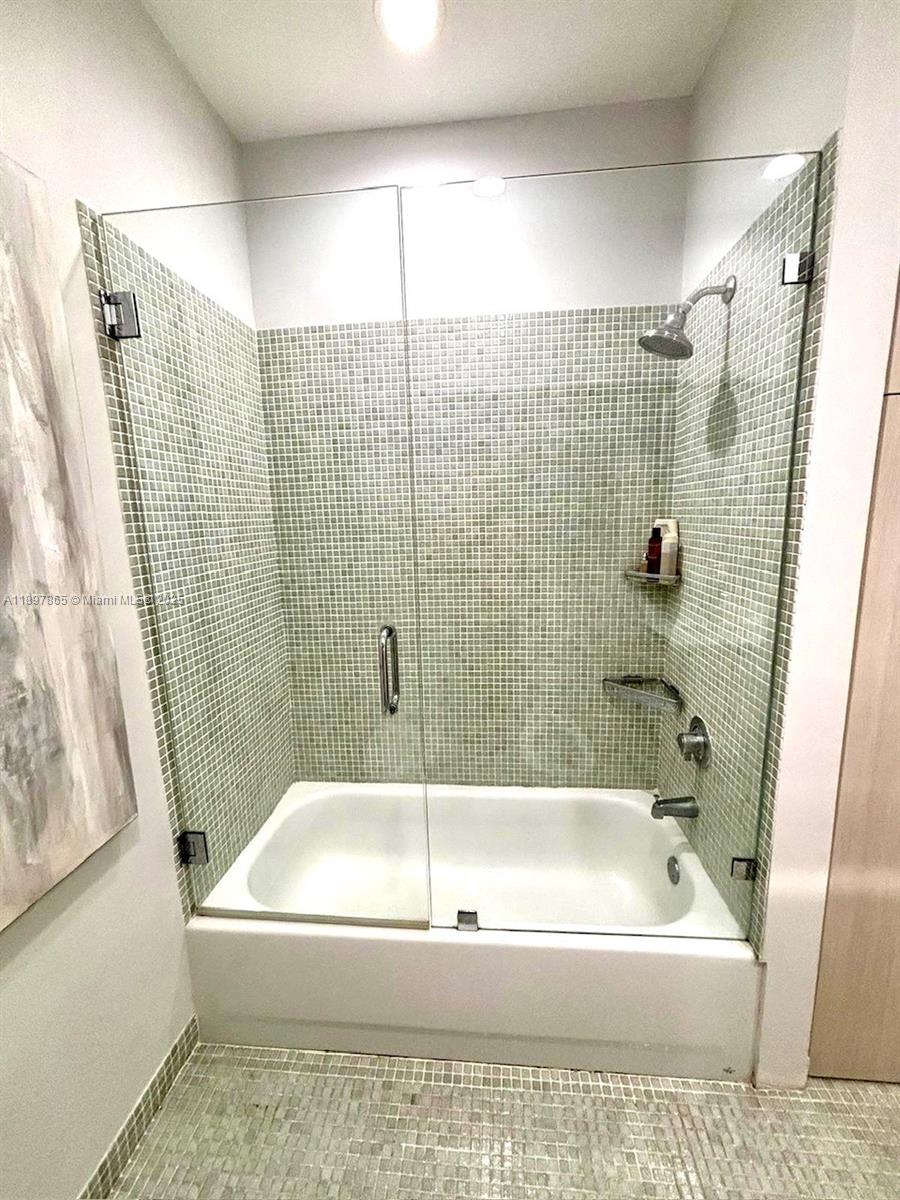 ILONA CONDO - Residential