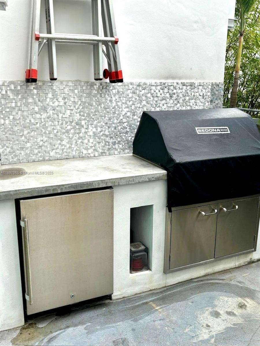 ILONA CONDO - Residential