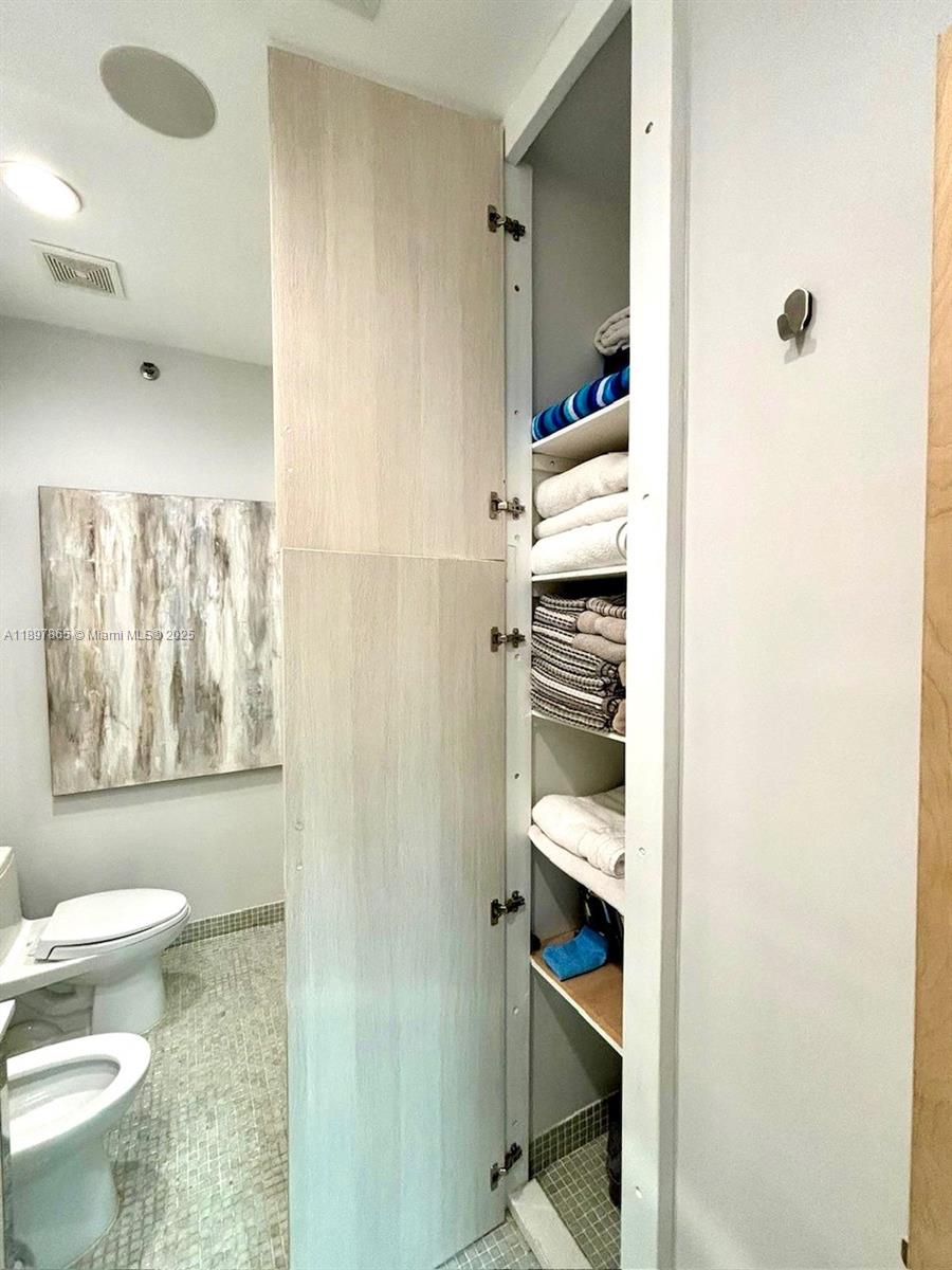 ILONA CONDO - Residential