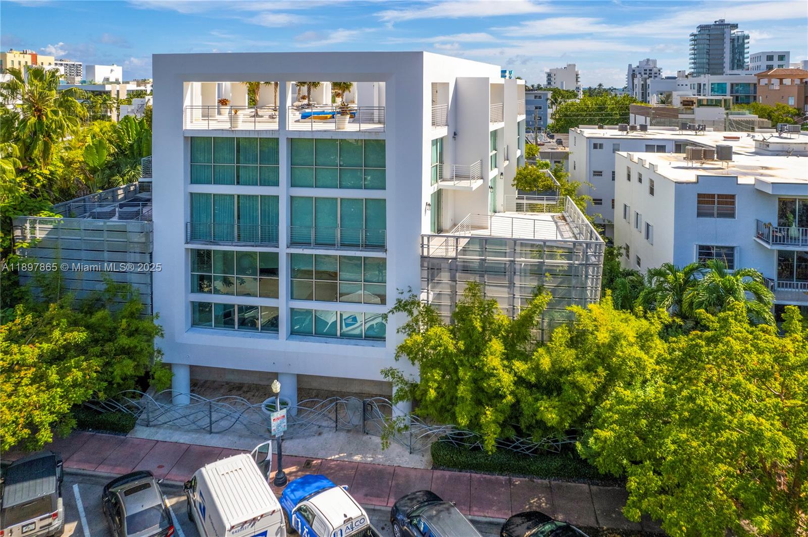 ILONA CONDO - Residential