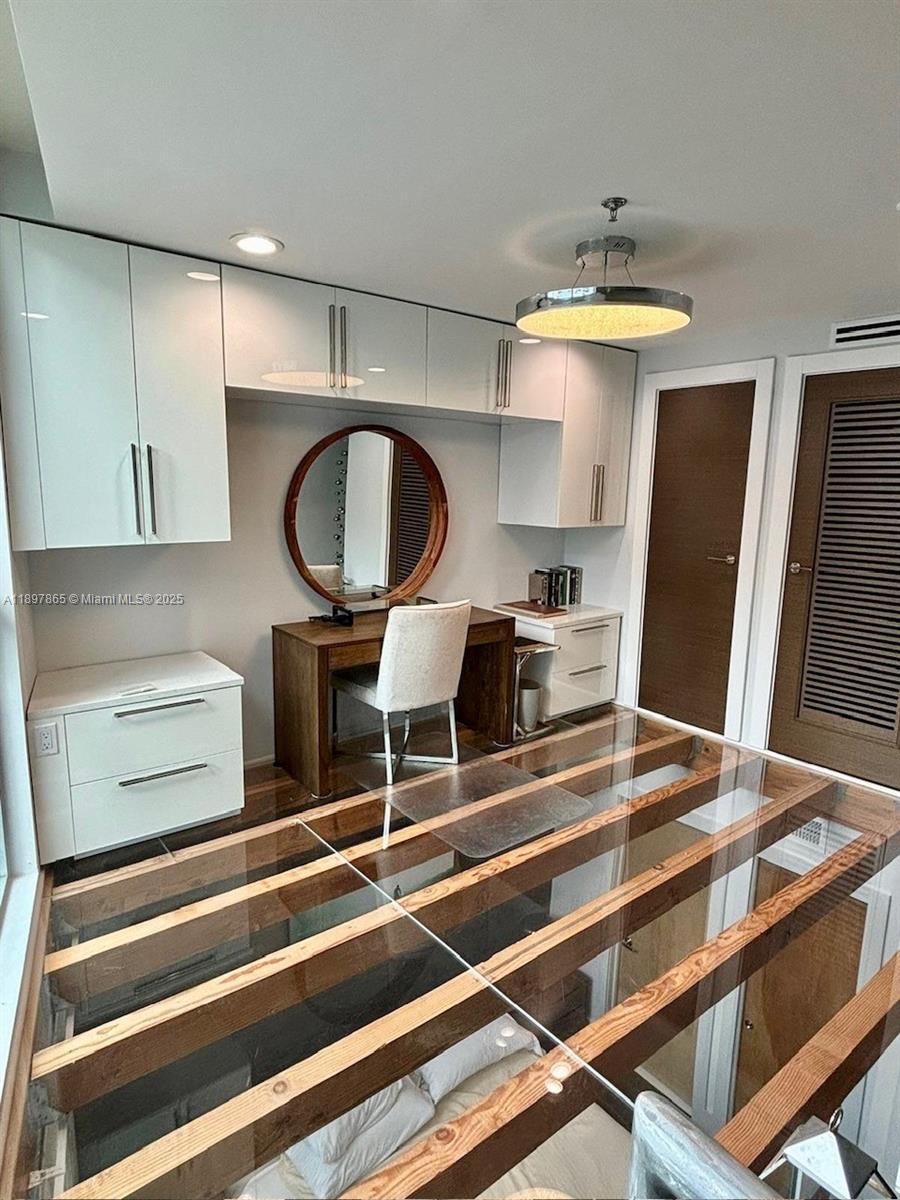 ILONA CONDO - Residential