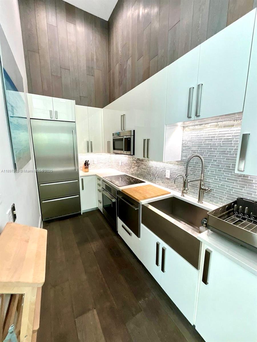 ILONA CONDO - Residential