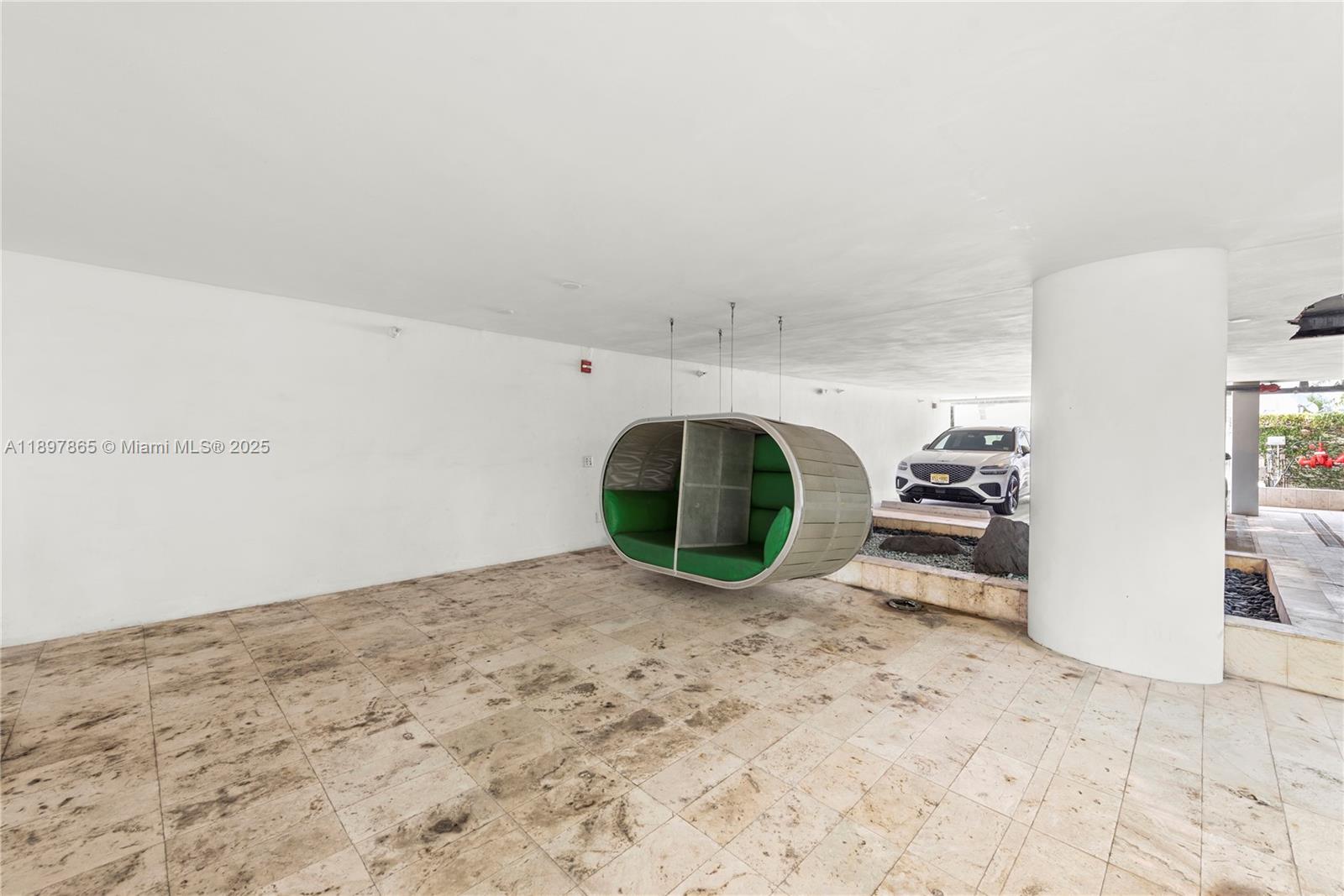 ILONA CONDO - Residential