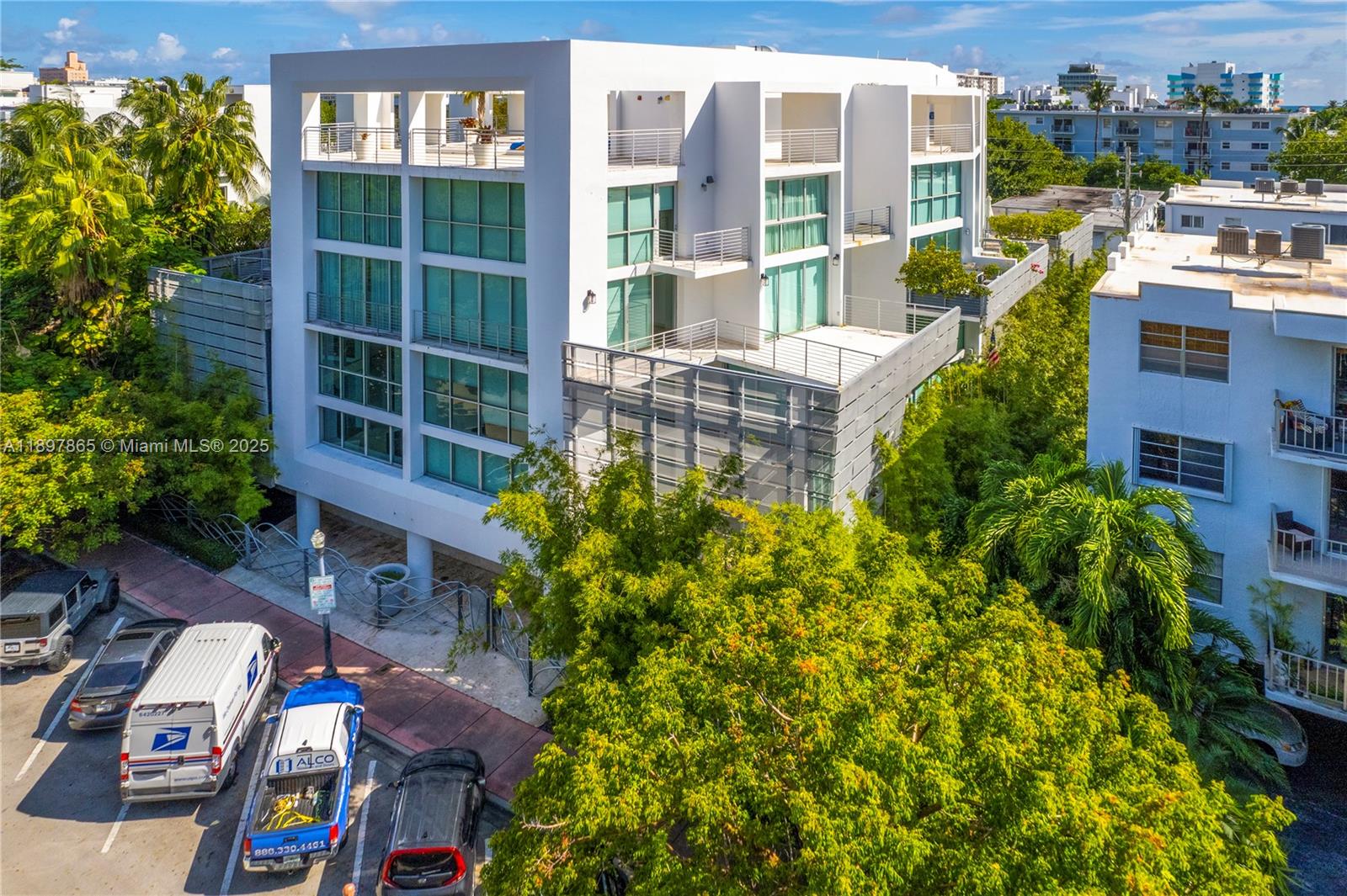 ILONA CONDO - Residential