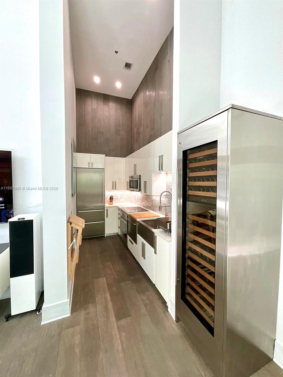 ILONA CONDO - Residential