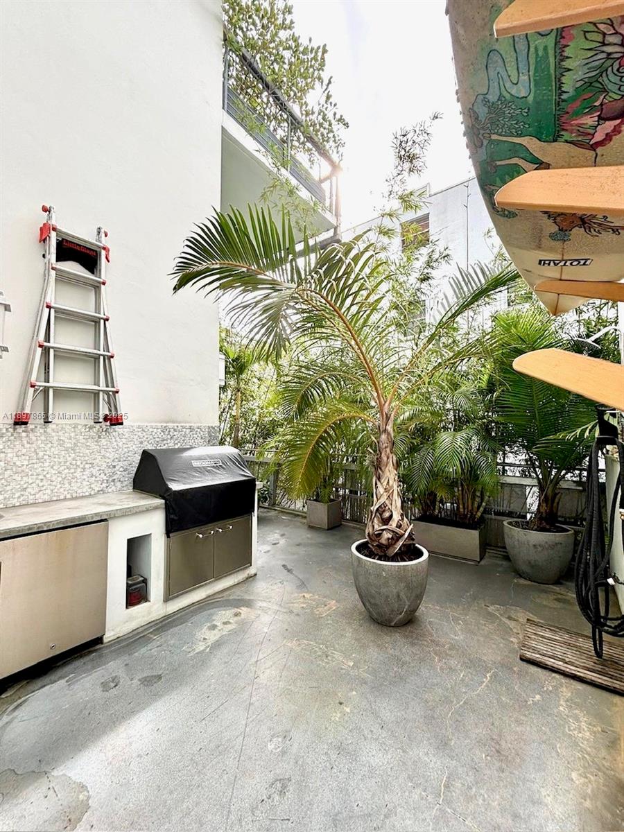 ILONA CONDO - Residential