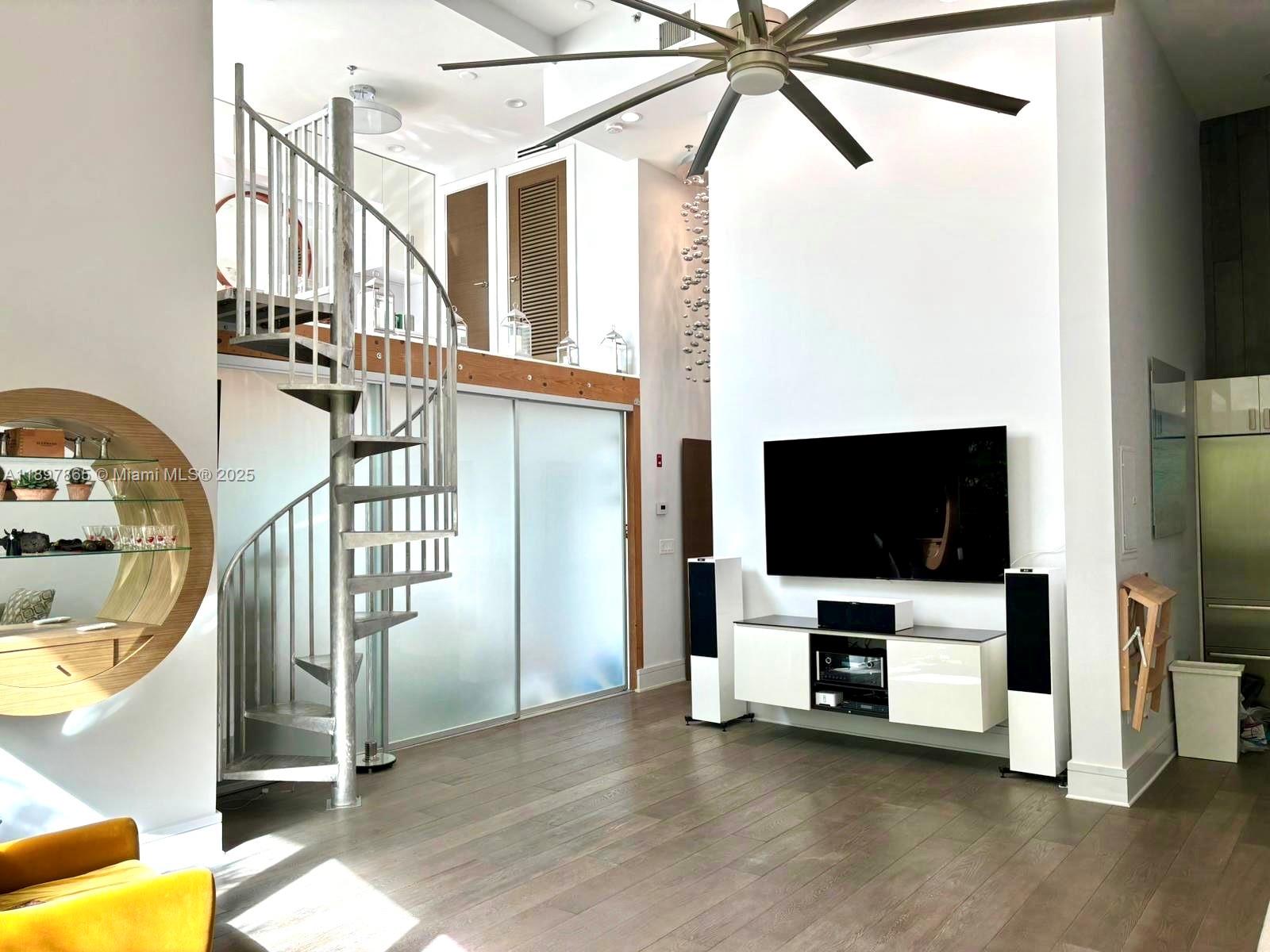 ILONA CONDO - Residential