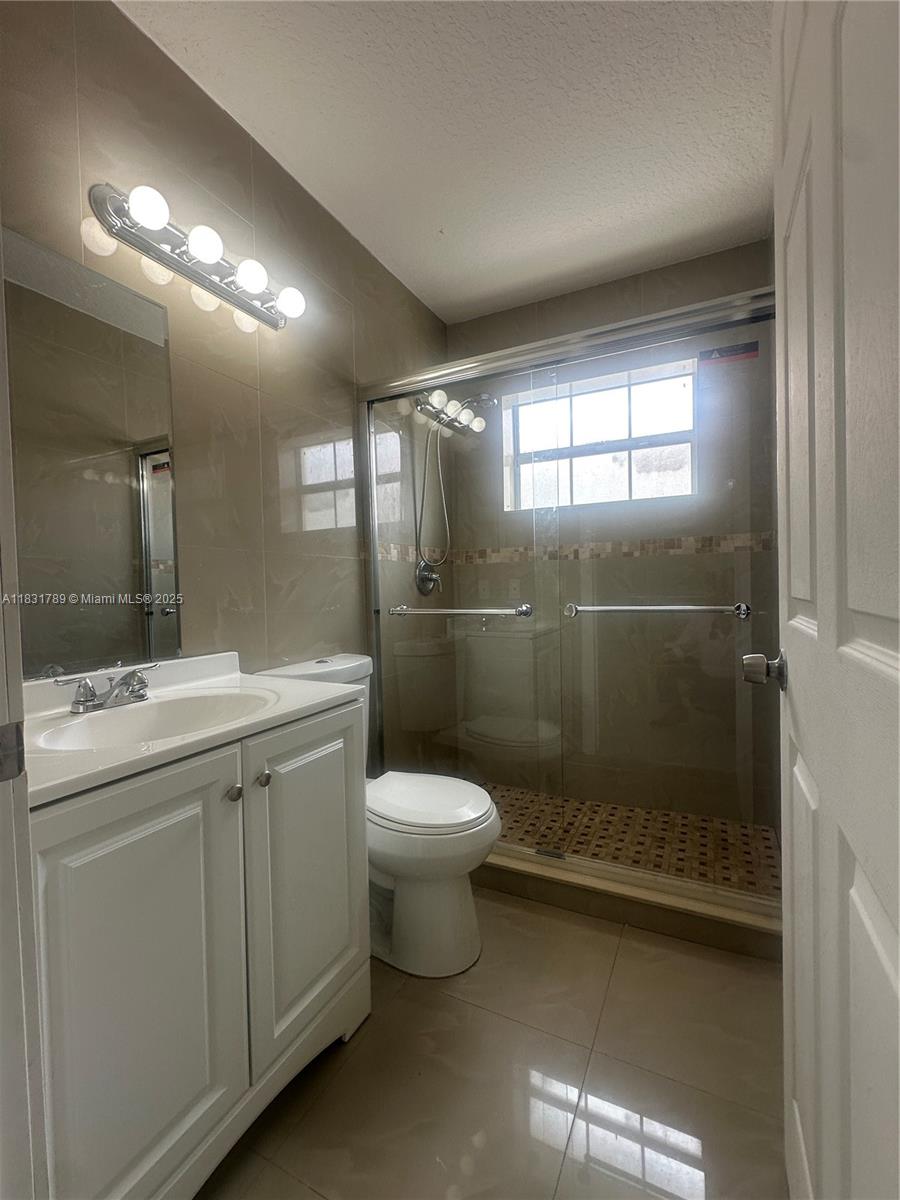 3108 W 73rd Pl 3108