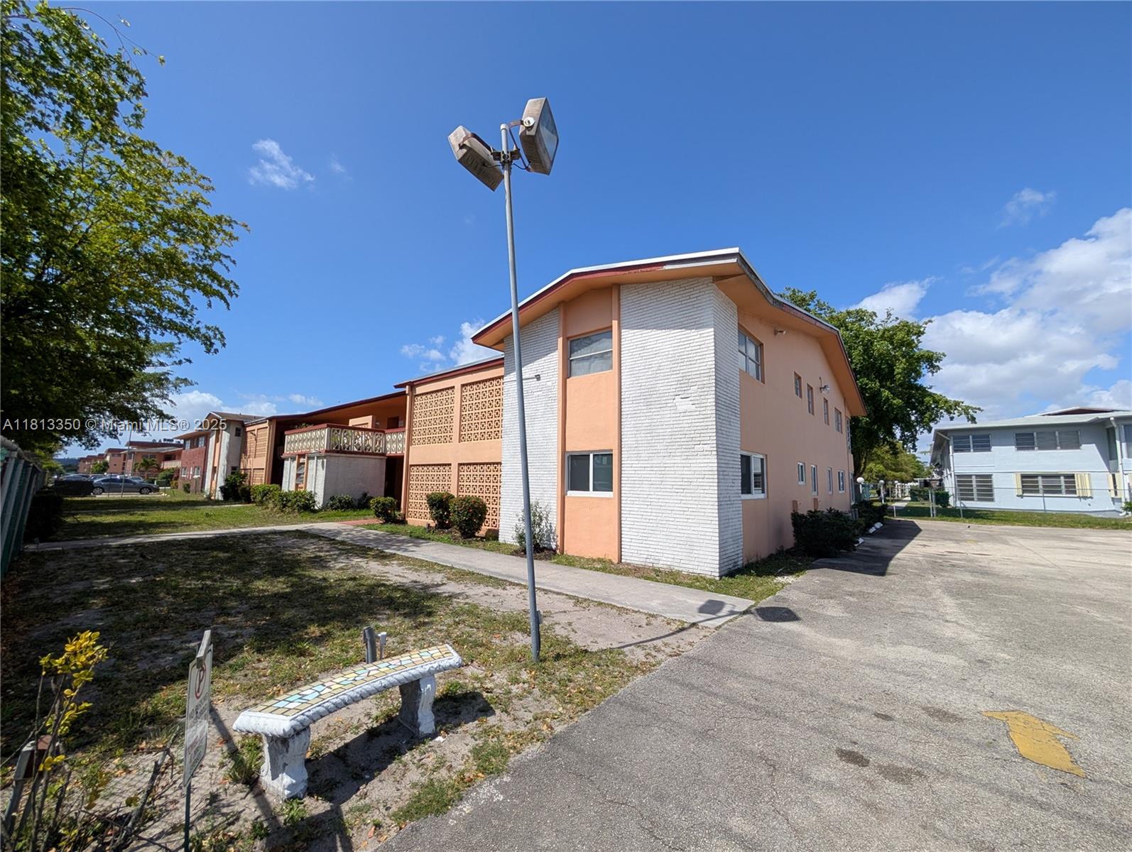 19080 Ne 3rd Ct 311, Miami, Broward County, Florida - 1 Bedrooms  
2 Bathrooms - 
