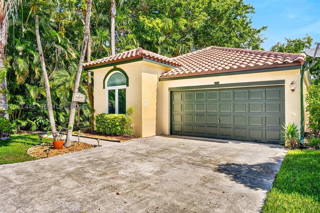 Photo of 1419 Banyan Cir, Pompano Beach, FL 33069 (MLS # A12061445)