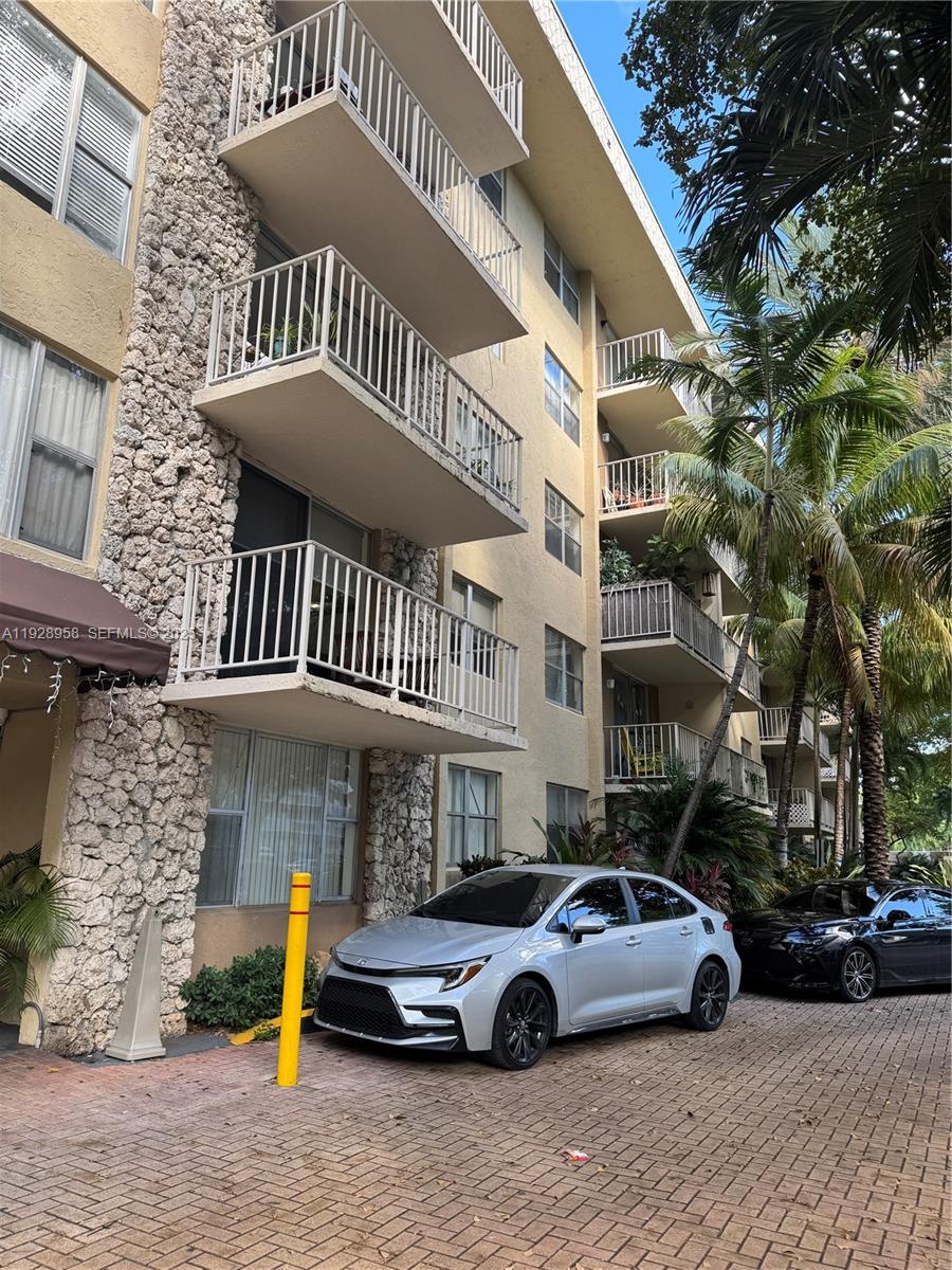 BAYVIEW PALMS CONDO - Residential Lease