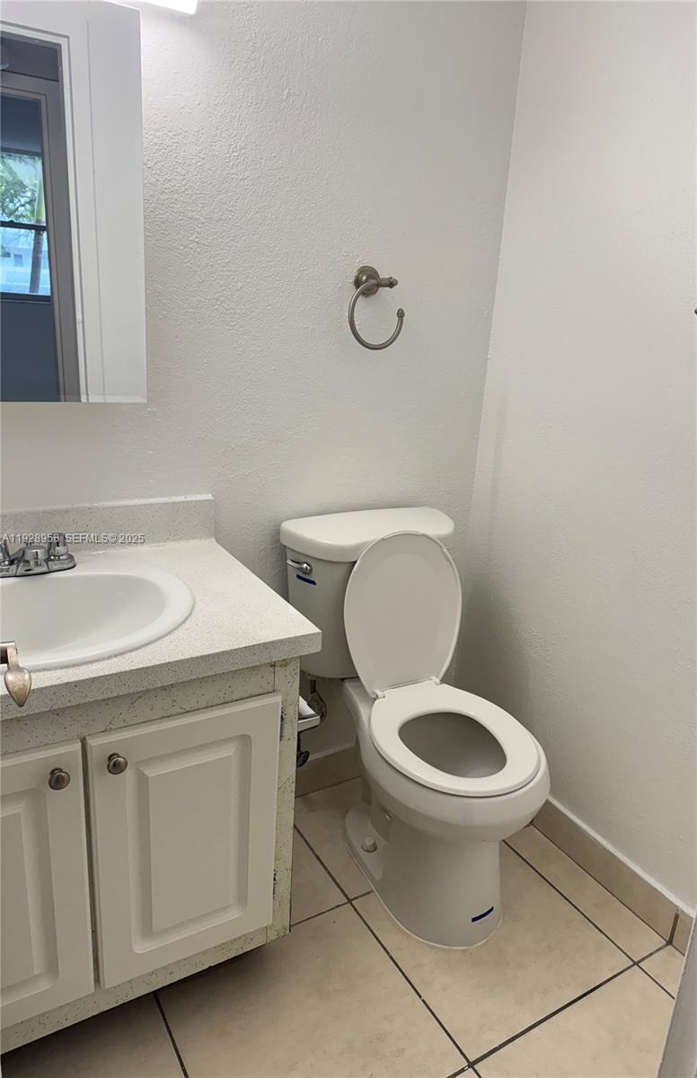 BAYVIEW PALMS CONDO - Residential Lease