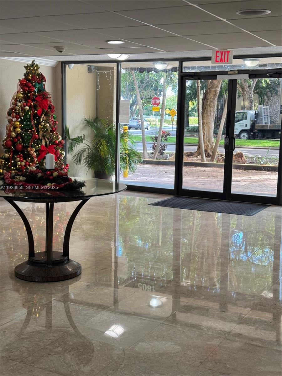 BAYVIEW PALMS CONDO - Residential Lease