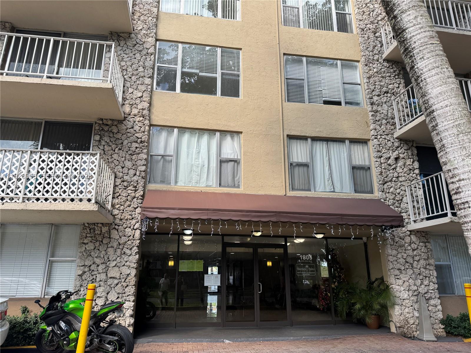 BAYVIEW PALMS CONDO - Residential Lease