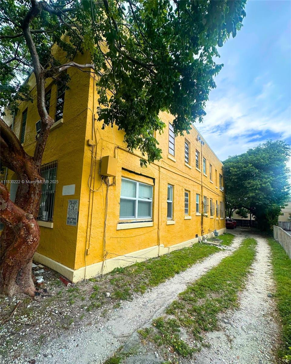 1631 NW 3rd St