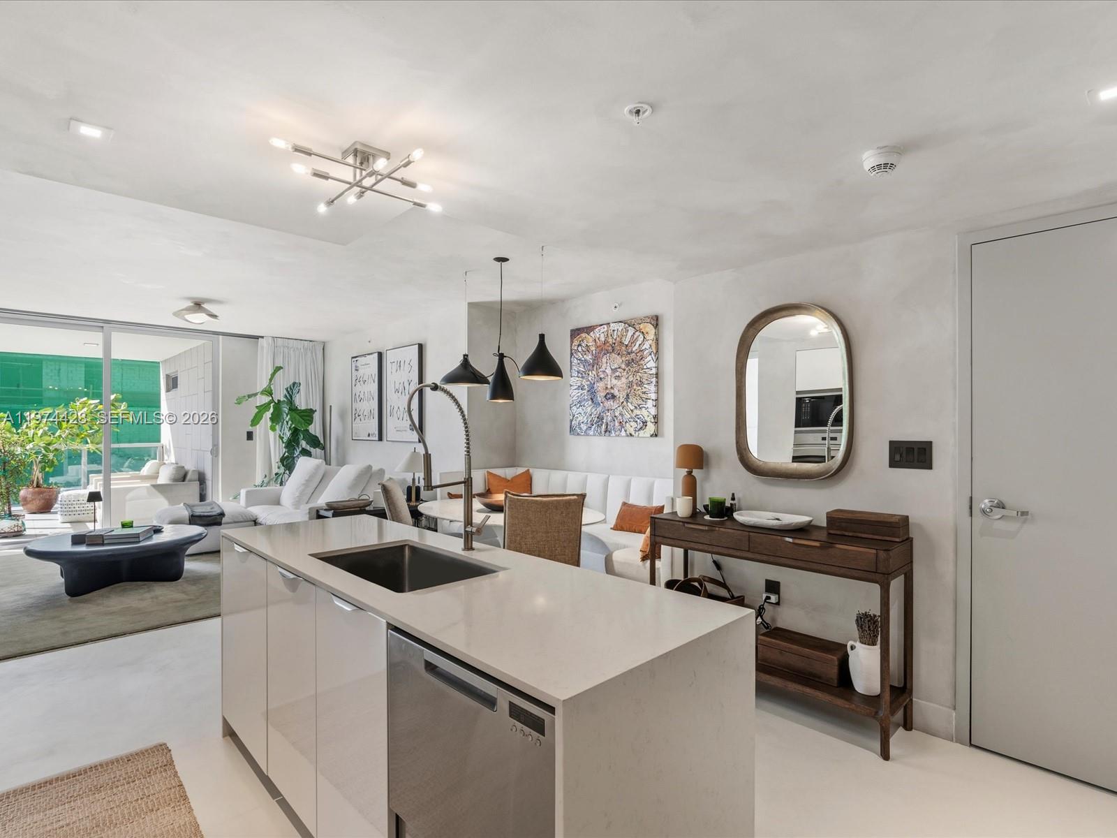 9521 E Bay Harbor Dr 705