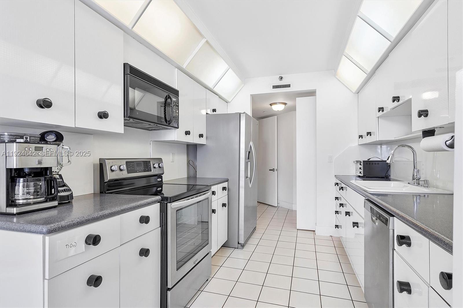 MARINA TOWER CONDO - Residential