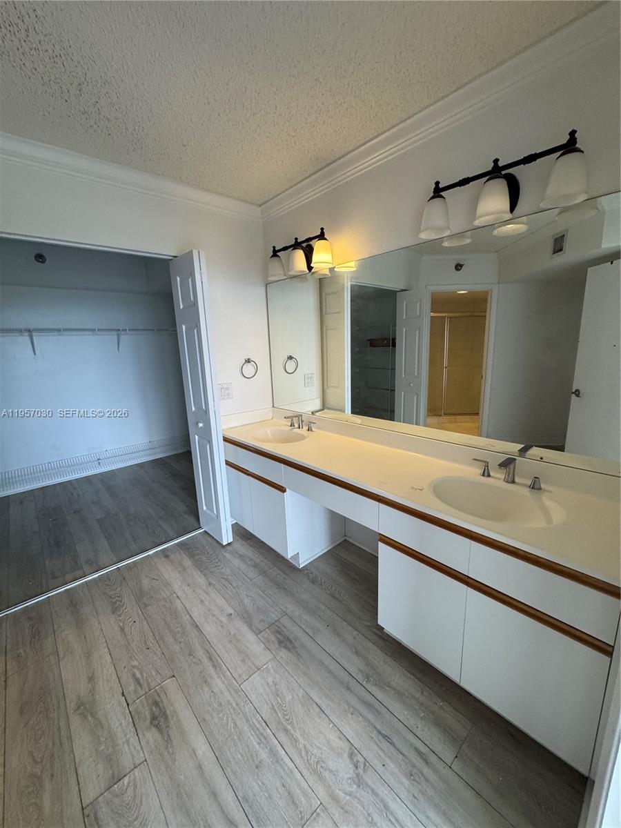 Mystic Pointe Tower 600 - Residential