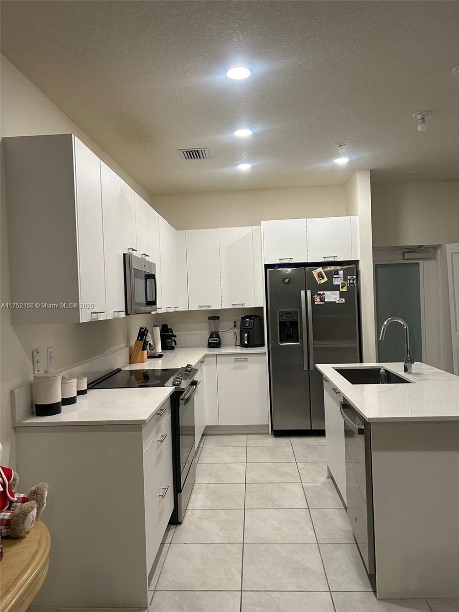 DOWNTOWN DORAL SOUTH PHAS - Residential