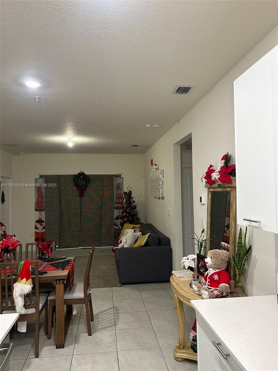 DOWNTOWN DORAL SOUTH PHAS - Residential